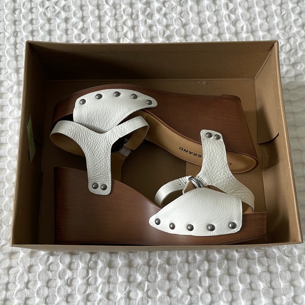 Lucky Brand LK-Zashti Wedge Angora White Vegan Leather Strap Sandals Size 8